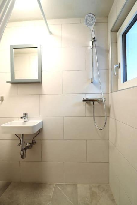 Schickes Zimmer Mit Top-Ausstattung In Idealer Lage Feldkirch Exterior photo